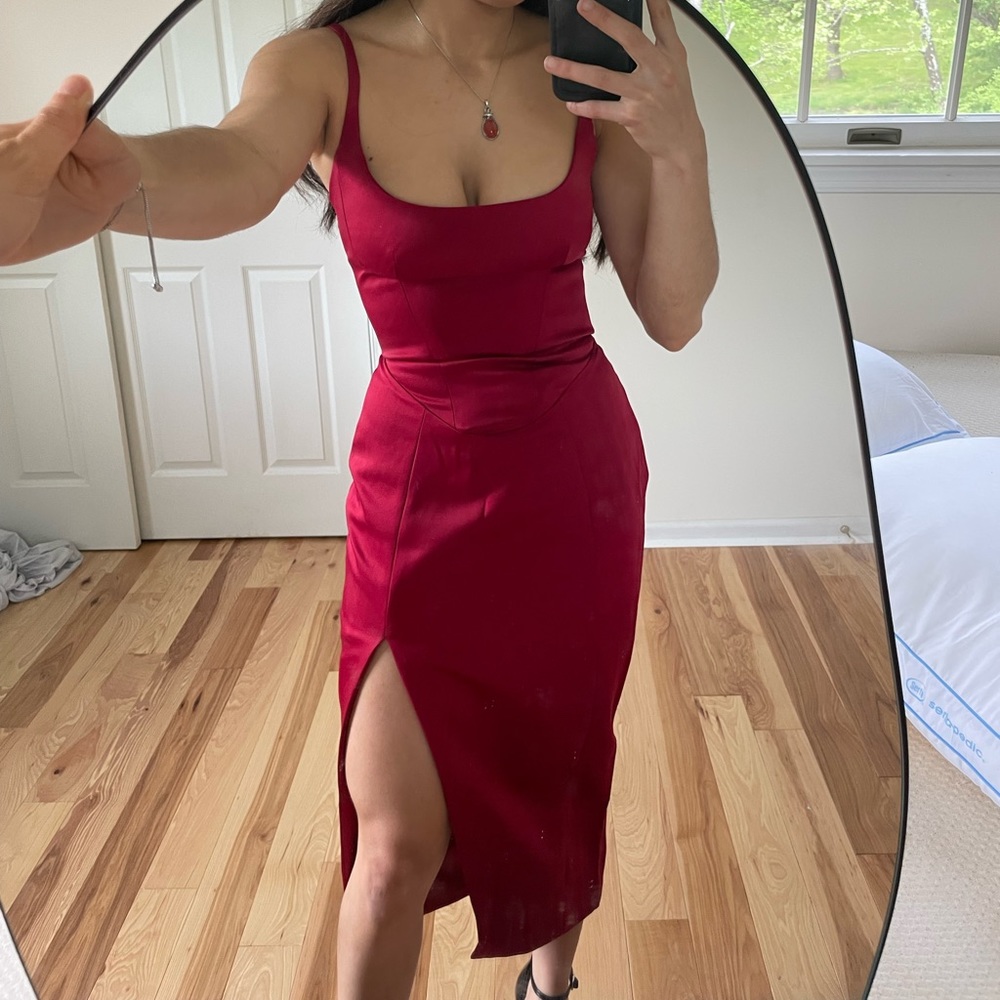 House of CB CASIMIRA Wine Satin Corset Midi Dress
SIZE: XS (BIGGER CUP)